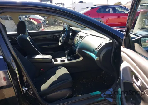 2015 Nissan Altima 2.5/2.5 S/2.5 Sl/2.5 Sv z USA, uszkodzony, nr VIN 1N4AL3AP3FC445340